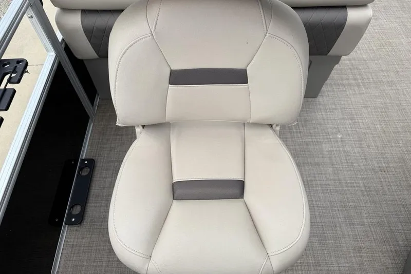 Slide: The Image of Beige seat on 2023 Sun Tracker SportFish 20 DLX boat, featuring modern design. - 26