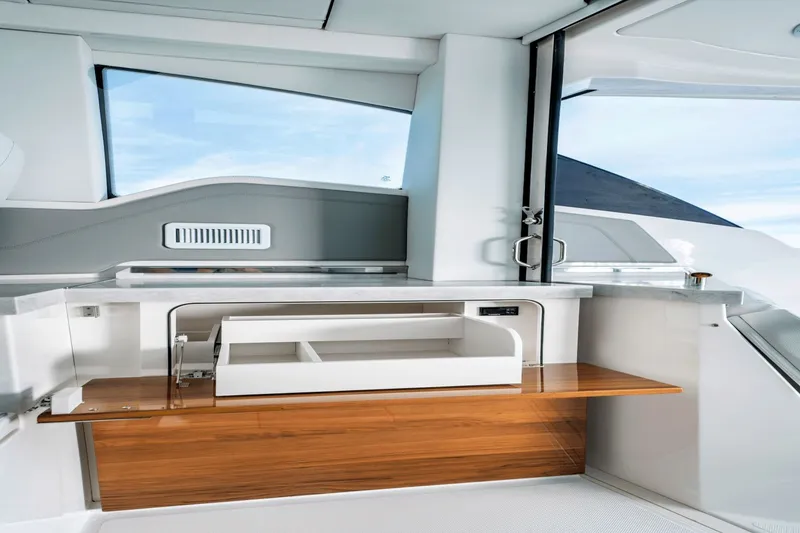 Slide: The Image of Tiara 43 LE 2026 - 16