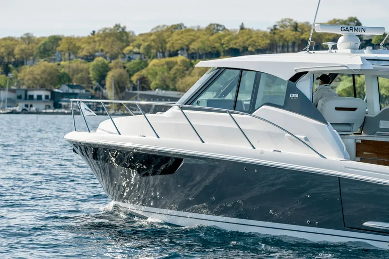 Slide: The Image of Tiara 43 LE 2026 - 28