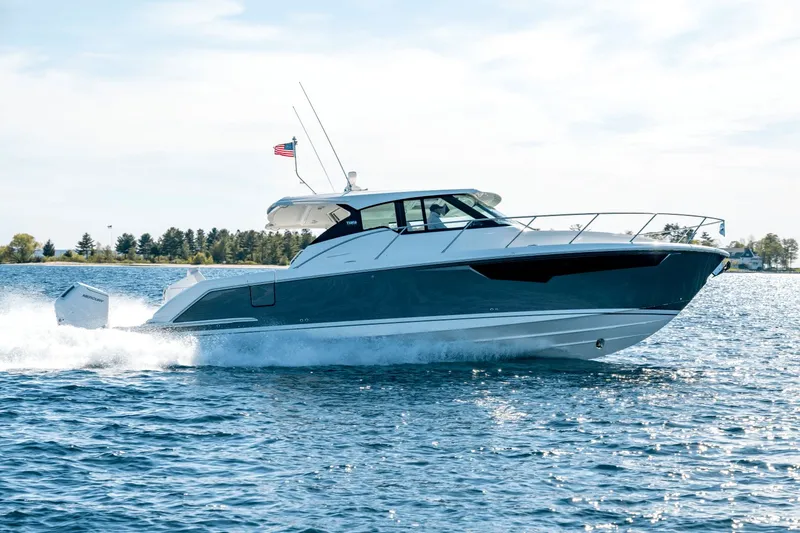 Slide: The Image of Tiara 43 LE 2026 - 31