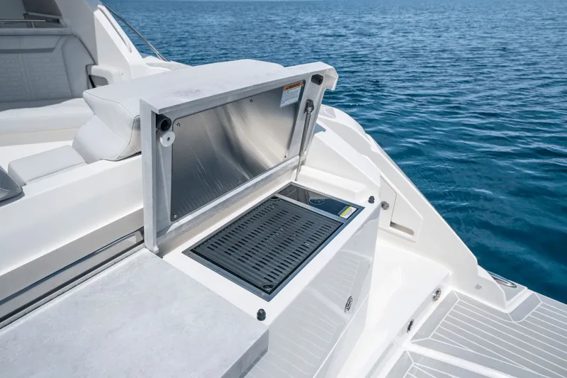 Slide: The Image of Tiara 43 LE 2026 - 32