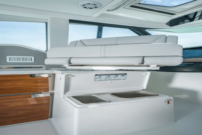 Slide: The Image of Tiara 43 LE 2026 - 42