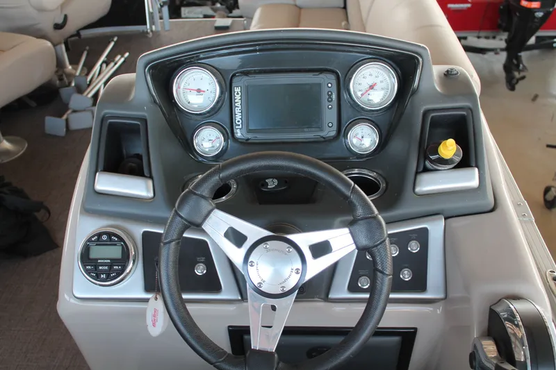 Slide: The Image of Ranger Boats 223FC 2019 - 11