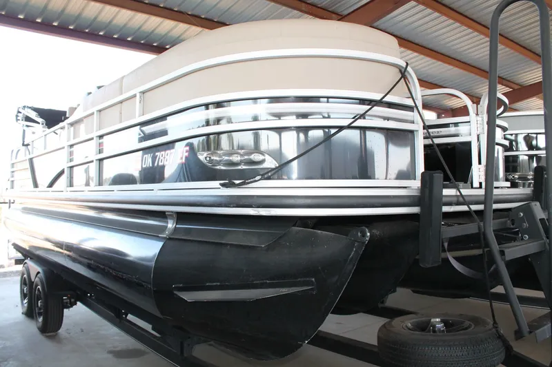 Slide: The Image of Ranger Boats 223FC 2019 - 14