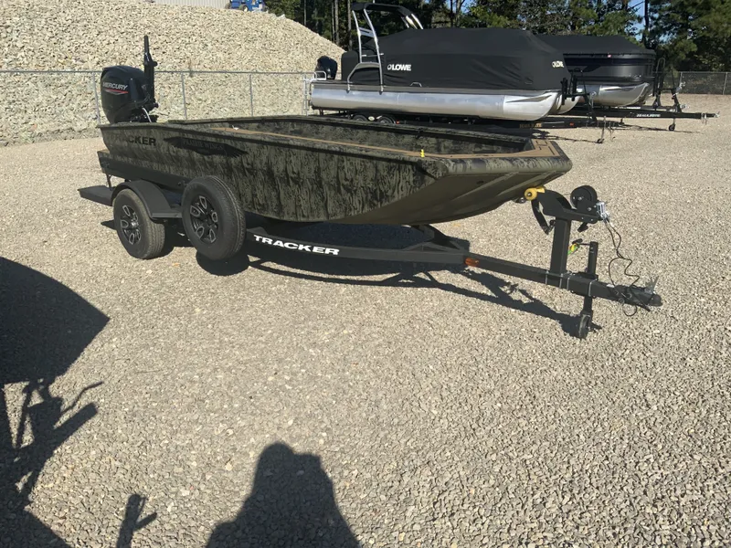 The Image of Tracker 1650 T 2026 - 1