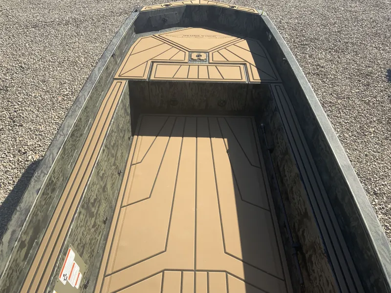 Slide: The Image of Tracker 1650 T 2026 - 6