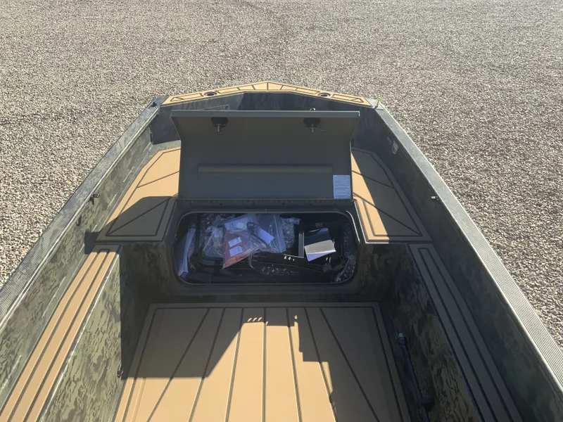 Slide: The Image of Tracker 1650 T 2026 - 7