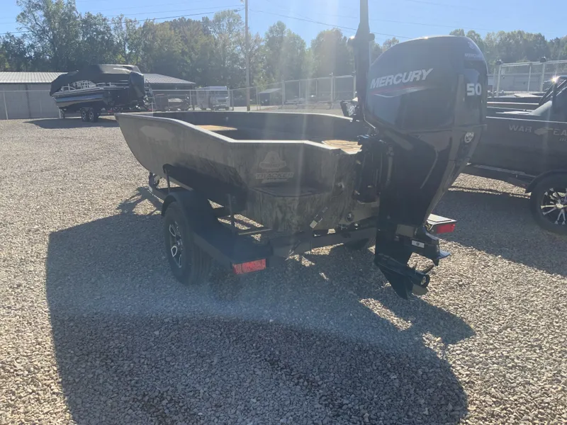 Slide: The Image of Tracker 1650 T 2026 - 9