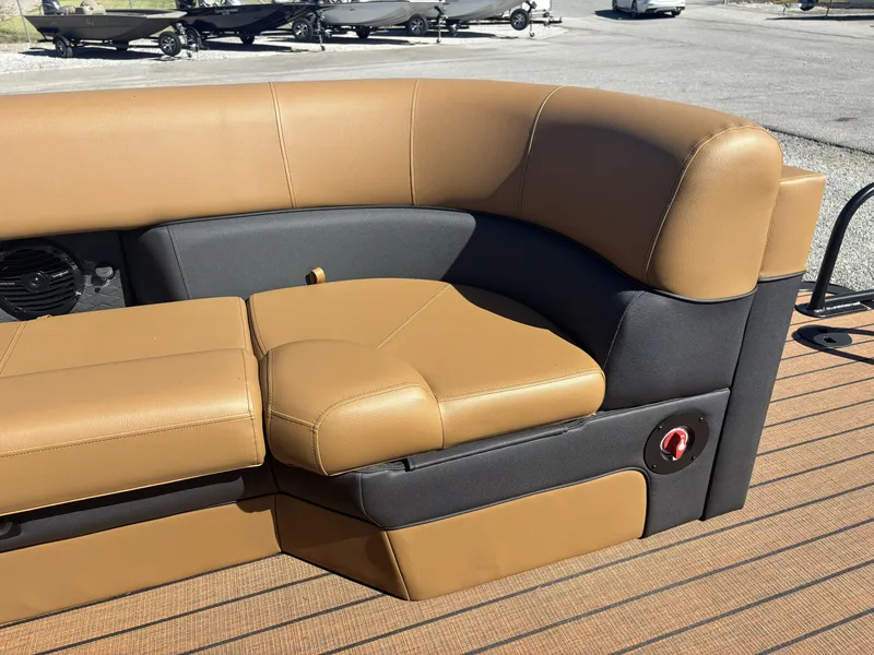 Slide: The Image of Bentley Pontoons Elite 253 Admiral 2026 - 10