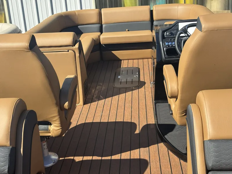 Slide: The Image of Bentley Pontoons Elite 253 Admiral 2026 - 16