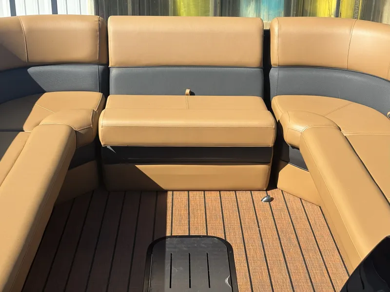Slide: The Image of Bentley Pontoons Elite 253 Admiral 2026 - 17