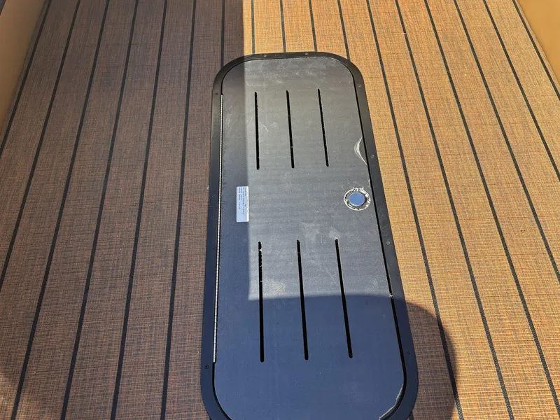 Slide: The Image of Bentley Pontoons Elite 253 Admiral 2026 - 26