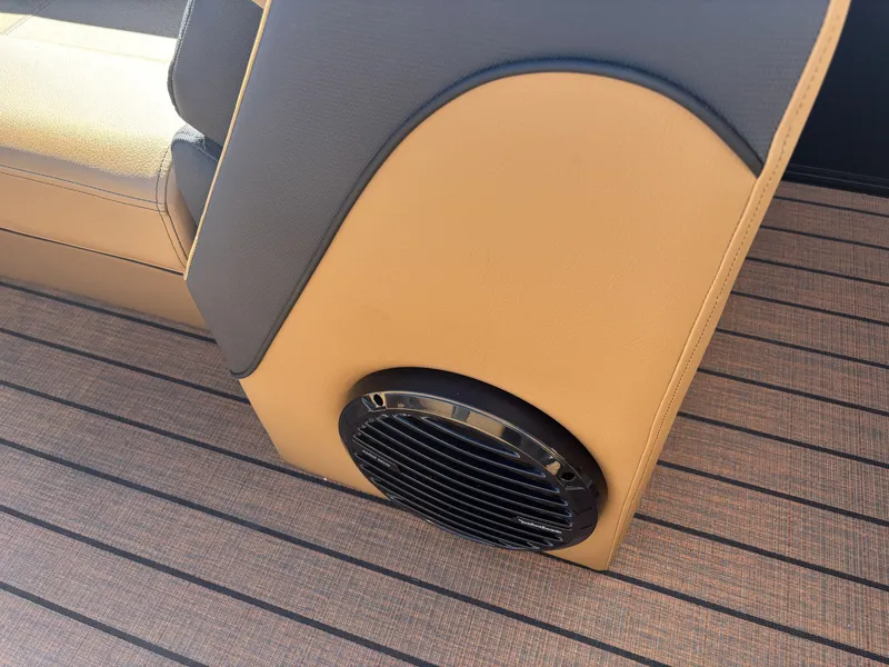 Slide: The Image of Bentley Pontoons Elite 253 Admiral 2026 - 28