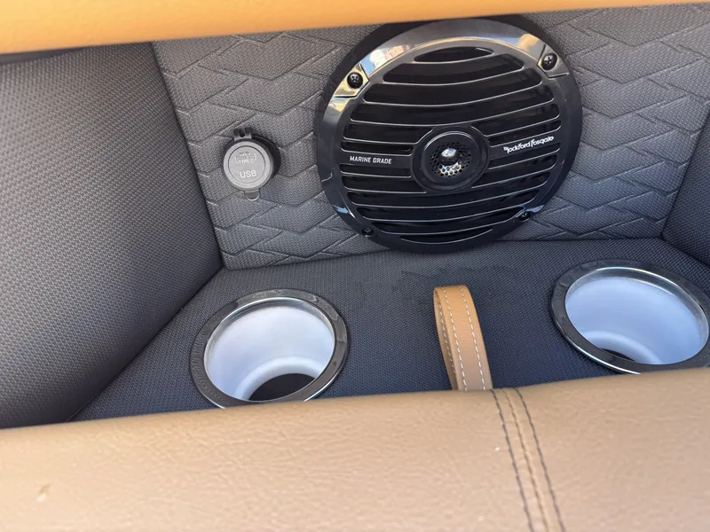 Slide: The Image of Bentley Pontoons Elite 253 Admiral 2026 - 30