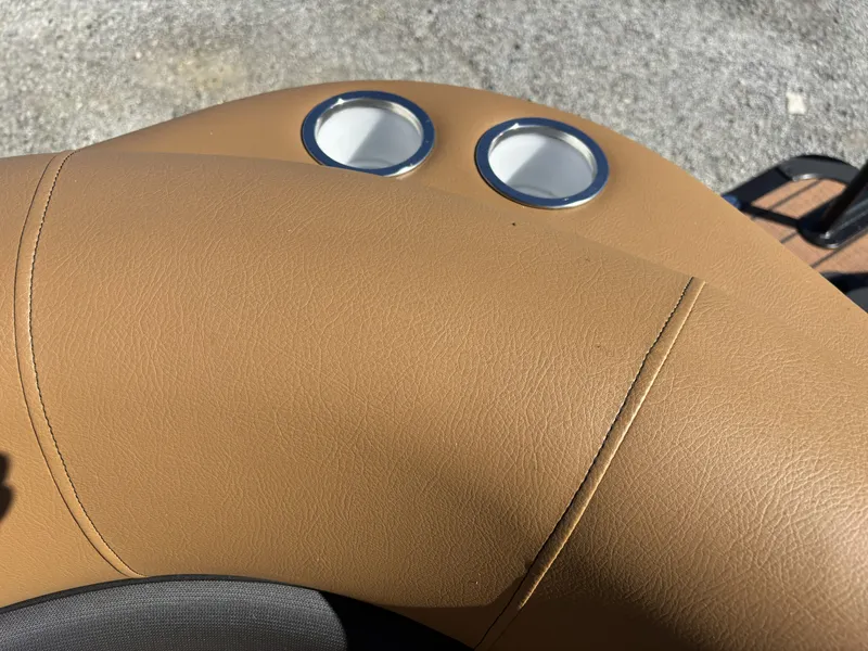 Slide: The Image of Bentley Pontoons Elite 253 Admiral 2026 - 31