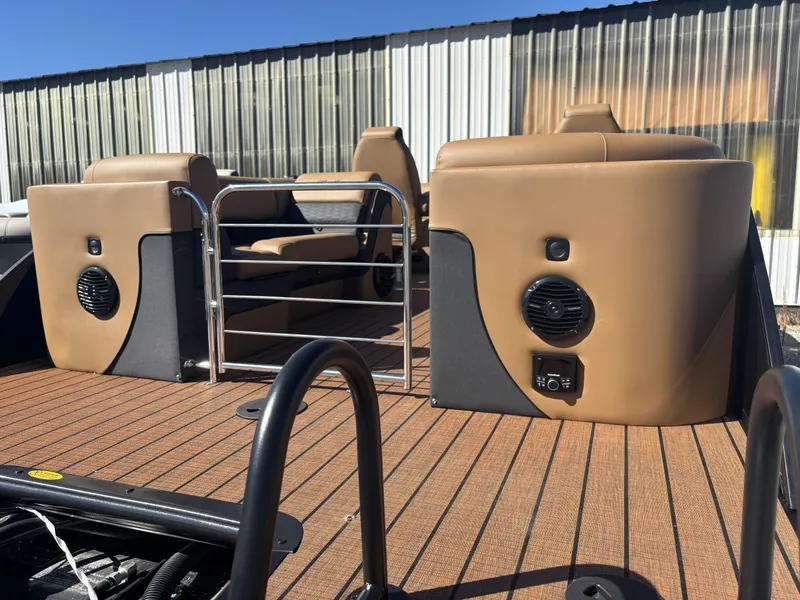 Slide: The Image of Bentley Pontoons Elite 253 Admiral 2026 - 33