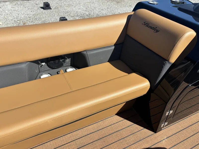 Slide: The Image of Bentley Pontoons Elite 253 Admiral 2026 - 5