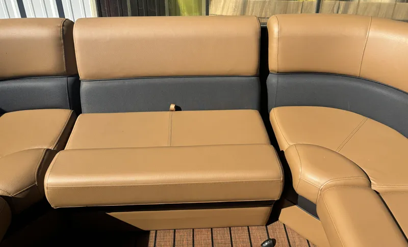 Slide: The Image of Bentley Pontoons Elite 253 Admiral 2026 - 6