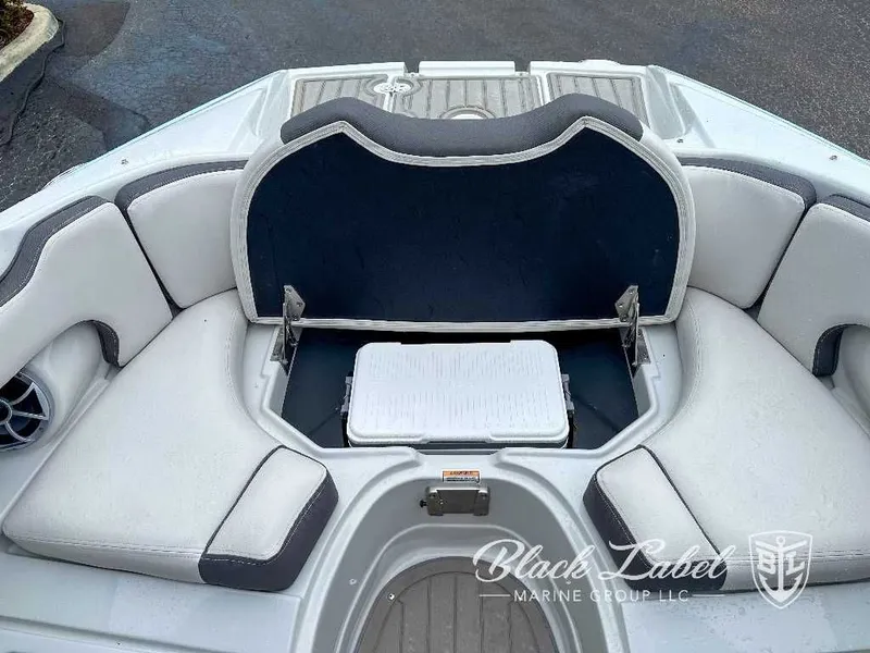 Slide: The Image of Crownline Boats Eclipse E280 XS 2024 - 4