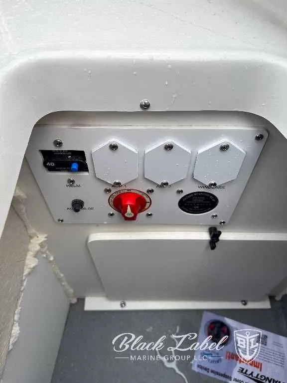 Slide: The Image of Crownline Boats Eclipse E280 XS 2024 - 6