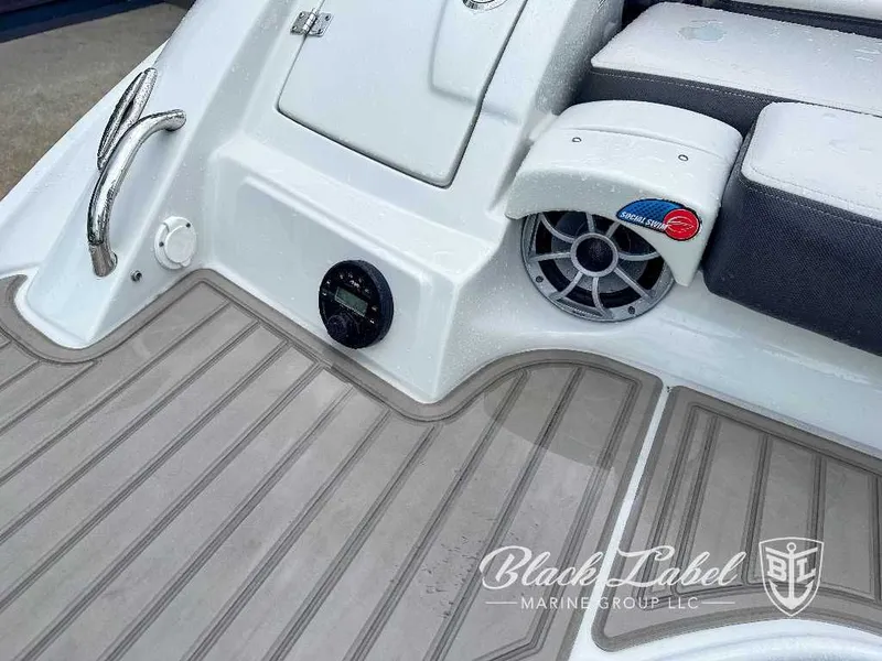 Slide: The Image of Crownline Boats Eclipse E280 XS 2024 - 9