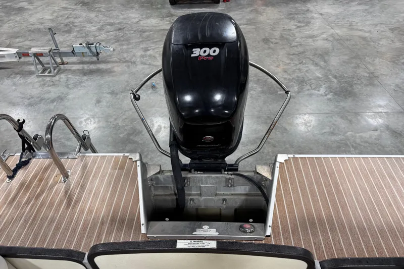 Slide: The Image of 2014 Premier 290 Grand Isle boat with 300 Pro motor, viewed from above. - 9