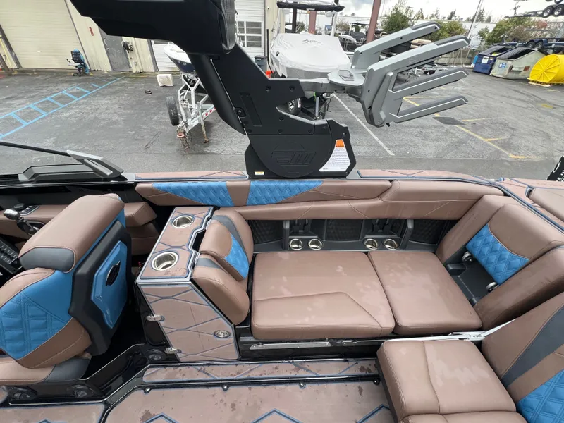 Slide: The Image of Malibu M242 2026 - 11