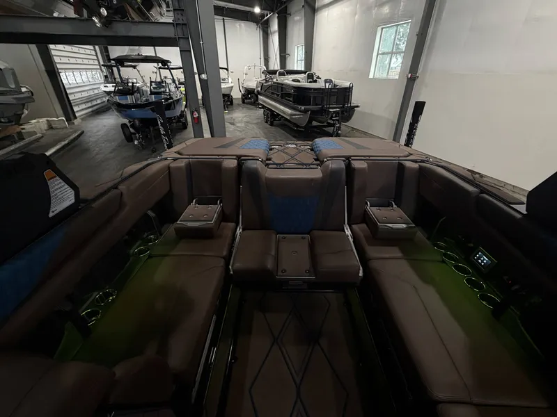 Slide: The Image of Malibu M242 2026 - 22