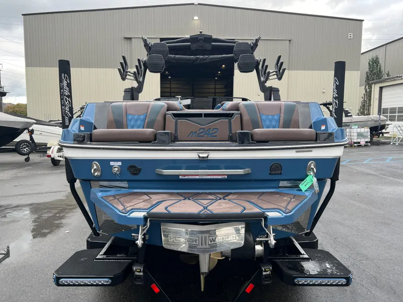 Slide: The Image of Malibu M242 2026 - 7