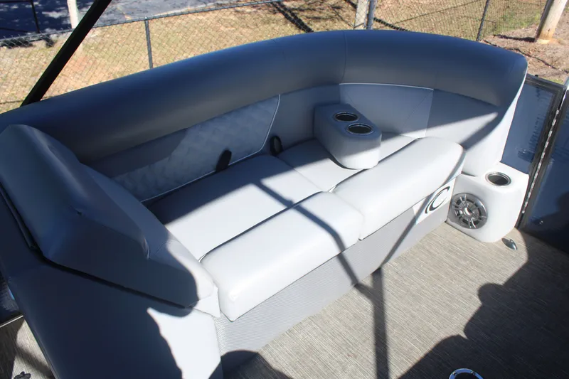 Slide: The Image of Crest Classic DLX 220 SLC 2022 - 15