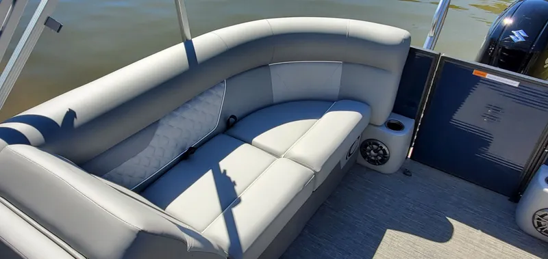 Slide: The Image of Crest Classic DLX 220 SLC 2022 - 9