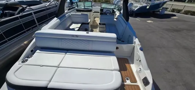 Slide: The Image of Sea Ray SDX 270 2018 - 11