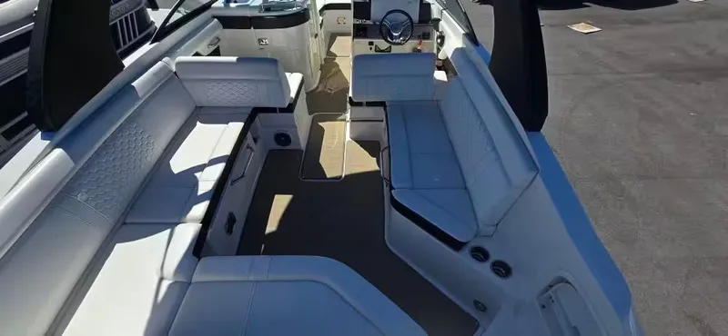 Slide: The Image of Sea Ray SDX 270 Outboard 2018 - 15