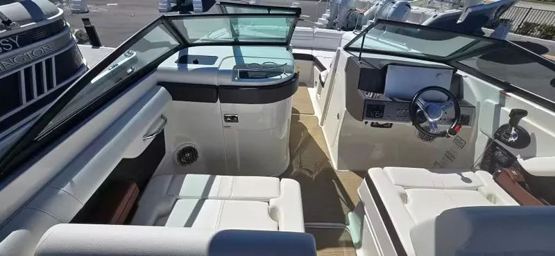 Slide: The Image of Sea Ray SDX 270 Outboard 2018 - 16