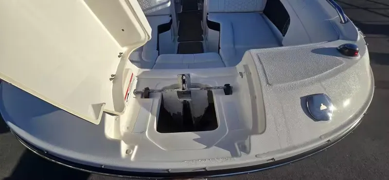 Slide: The Image of Sea Ray SDX 270 Outboard 2018 - 6