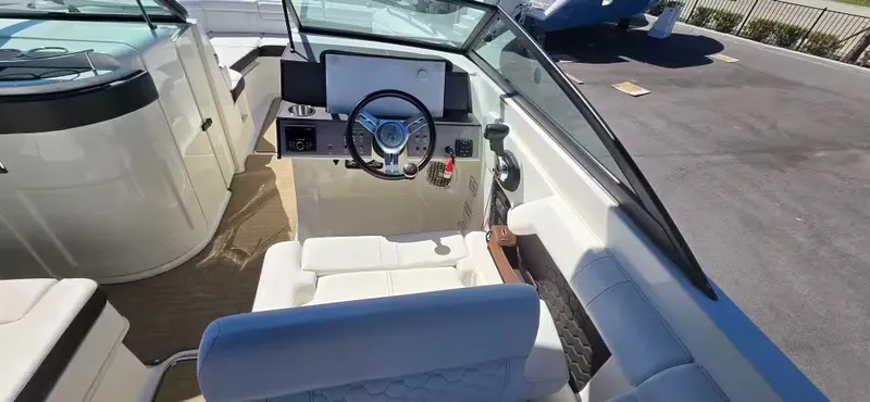 Slide: The Image of Sea Ray SDX 270 Outboard 2018 - 7