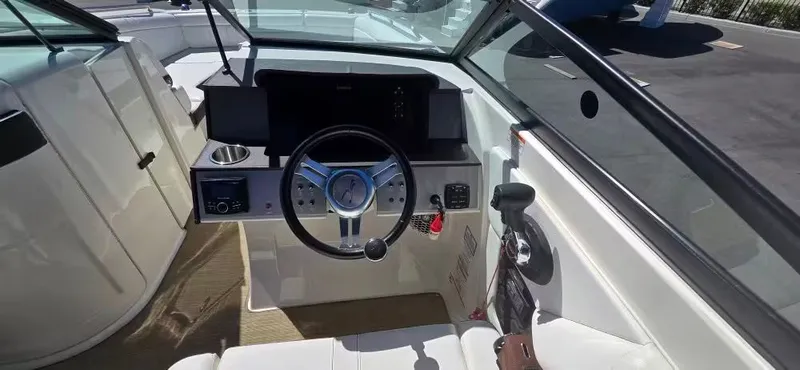 Slide: The Image of Sea Ray SDX 270 Outboard 2018 - 8