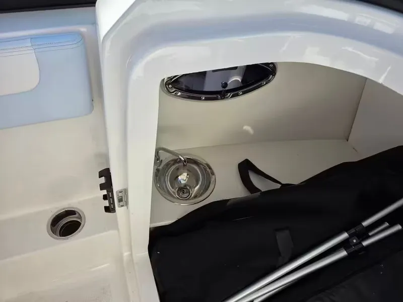 Slide: The Image of Robalo R257 Dual Console 2025 - 10