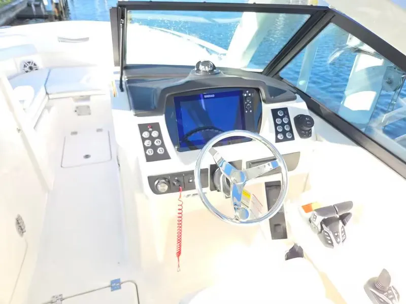 Slide: The Image of Robalo R257 Dual Console 2025 - 8