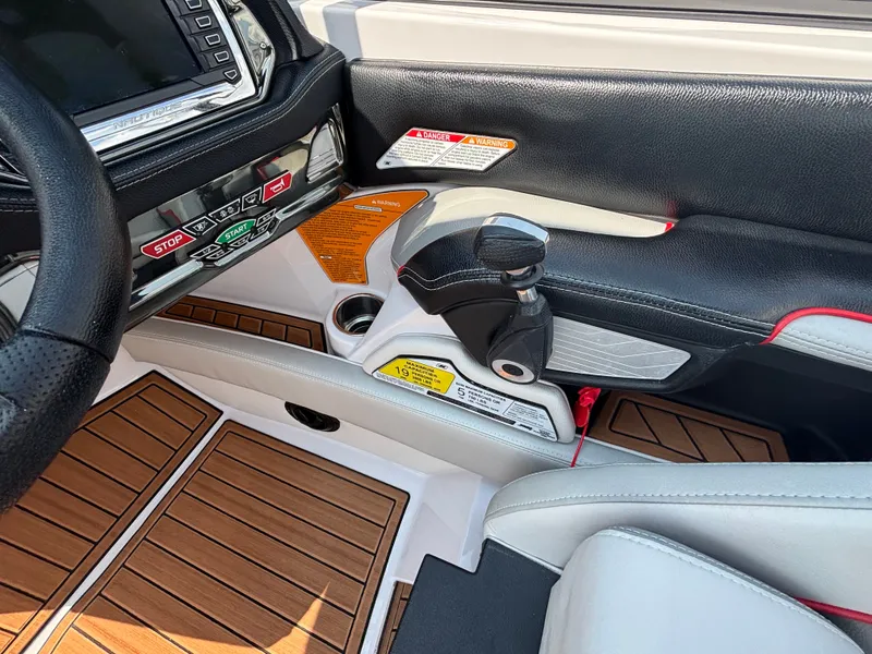 Slide: The Image of Nautique Super Air Nautique G25 2013 - 550