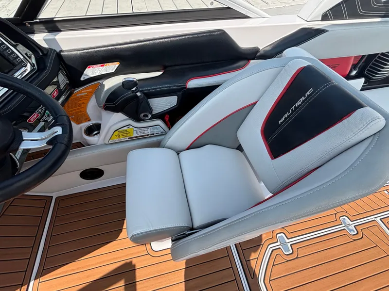 Slide: The Image of Nautique Super Air Nautique G25 2013 - 575