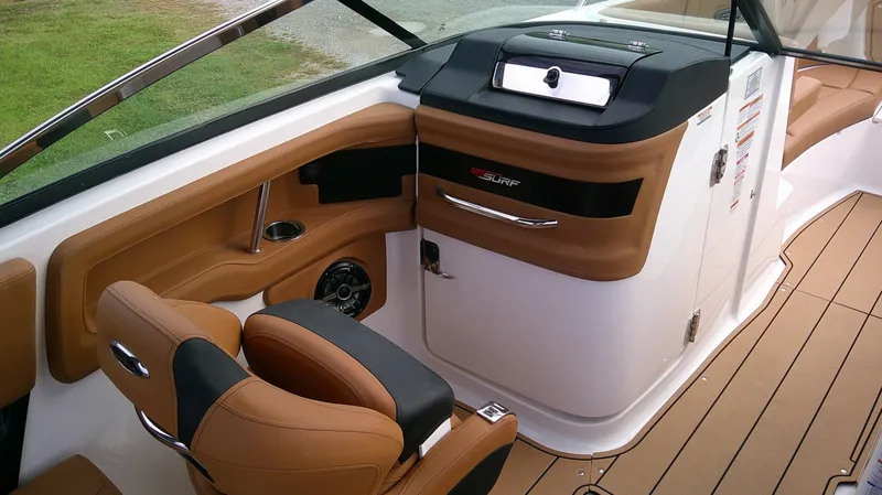 Slide: The Image of Chaparral 28 Surf 2026 - 15