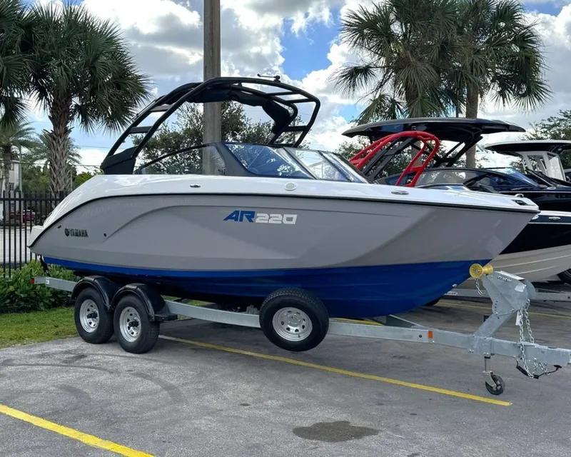 The Image of Yamaha AR220 2026 - 0