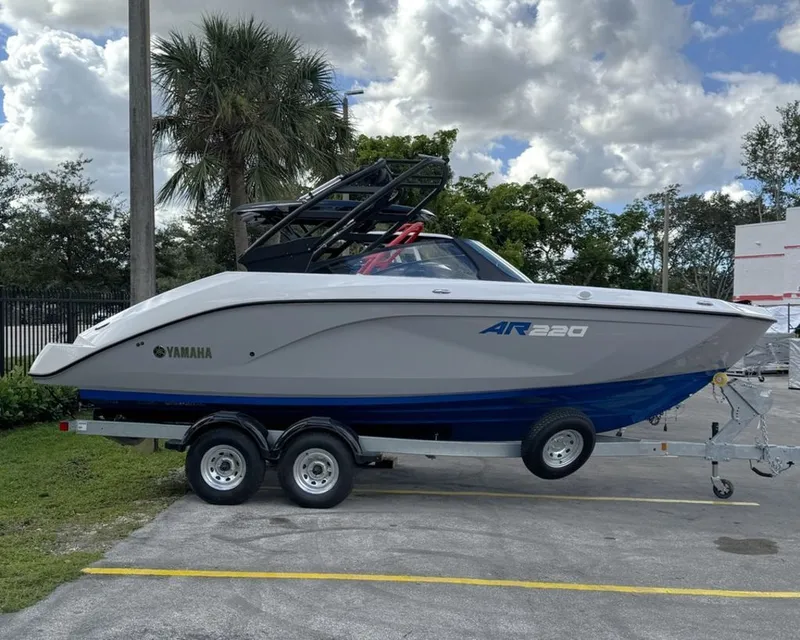 Slide: The Image of Yamaha AR220 2026 - 3