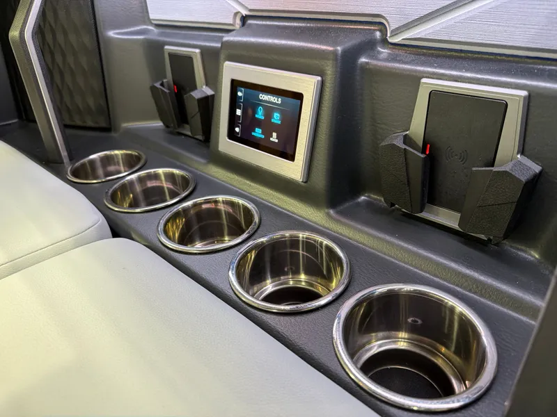 Slide: The Image of Malibu M242 2026 - 12