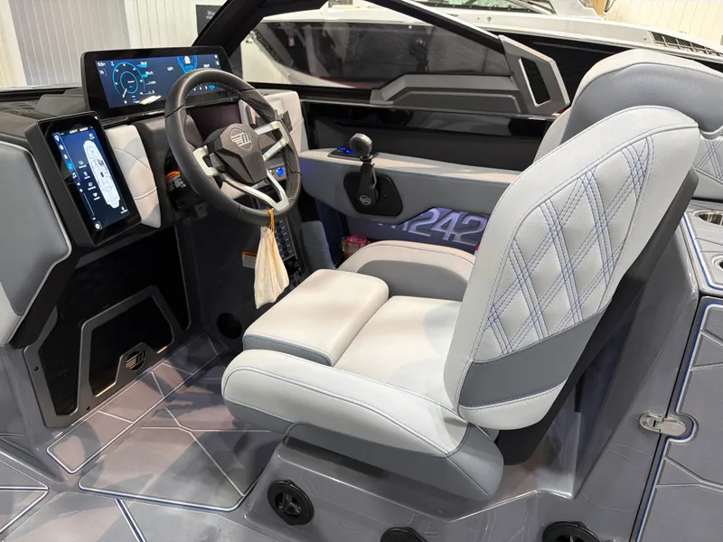 Slide: The Image of Malibu M242 2026 - 14