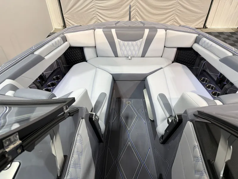 Slide: The Image of Malibu M242 2026 - 8