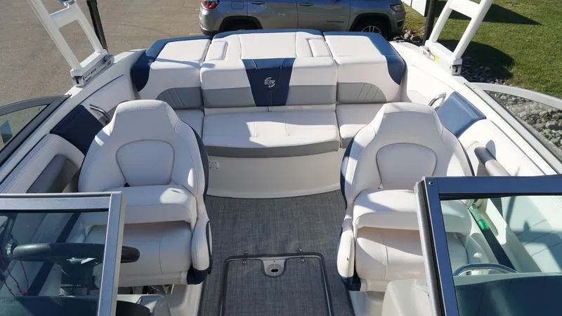 Slide: The Image of Chaparral 21 H2O Surf 2019 - 17