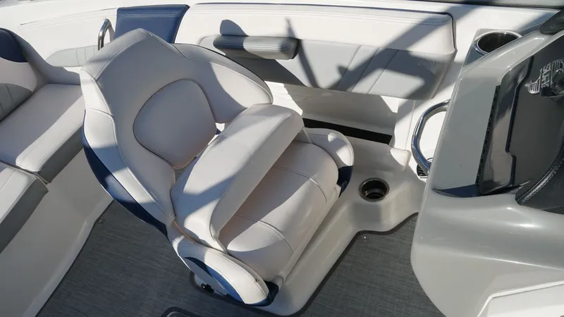 Slide: The Image of Chaparral 21 H2O Surf 2019 - 19