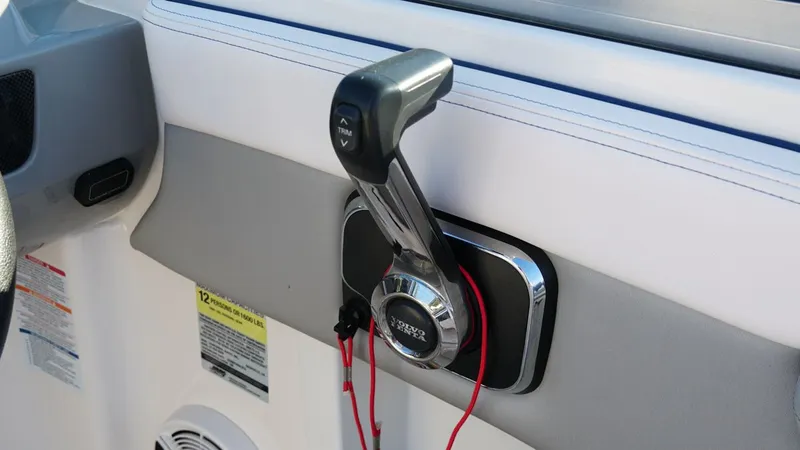 Slide: The Image of Chaparral 21 H2O Surf 2019 - 23